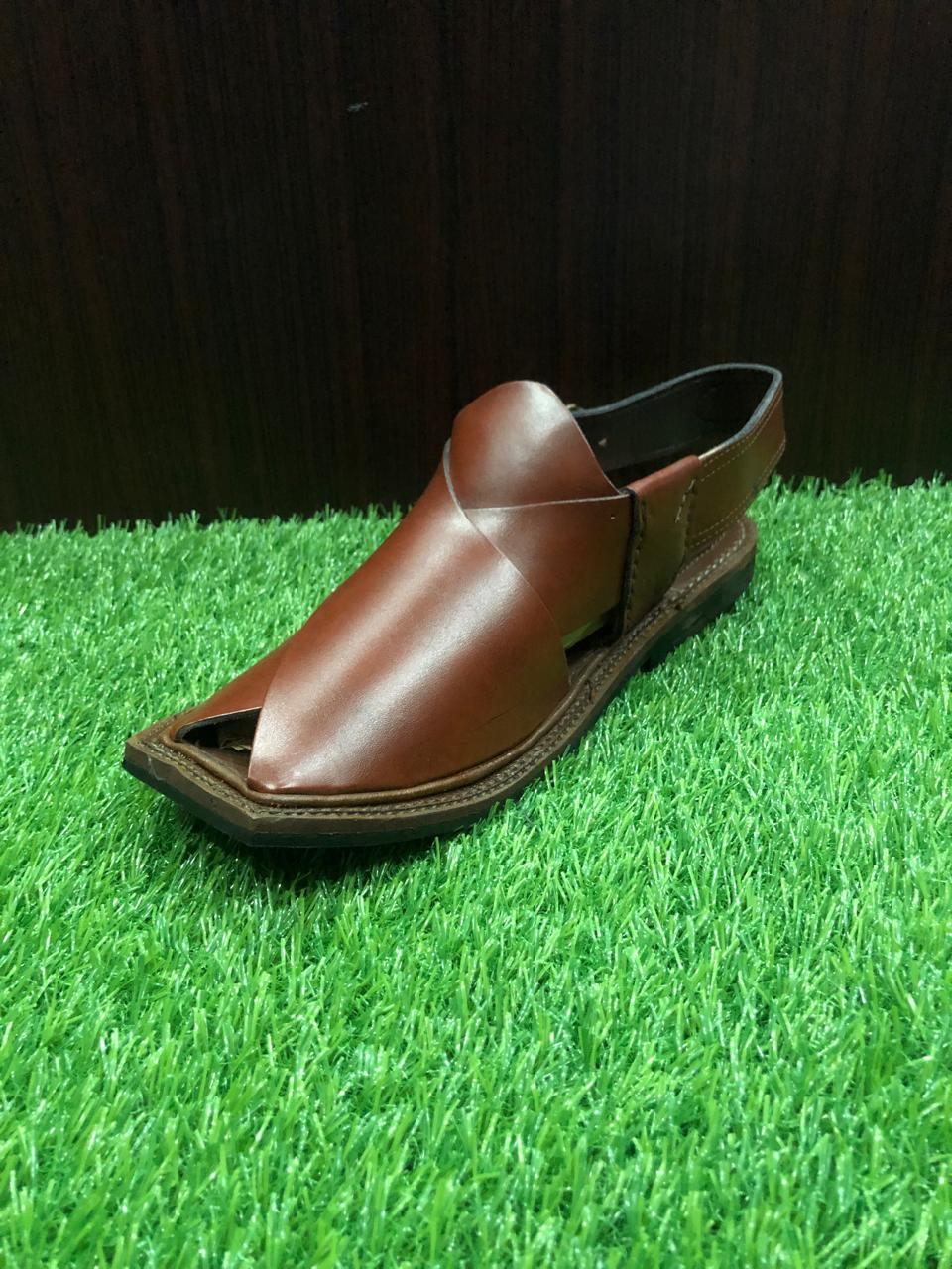 Light brown Peshawari chappal with polished leather finish, ideal for traditional Pakistani attire."